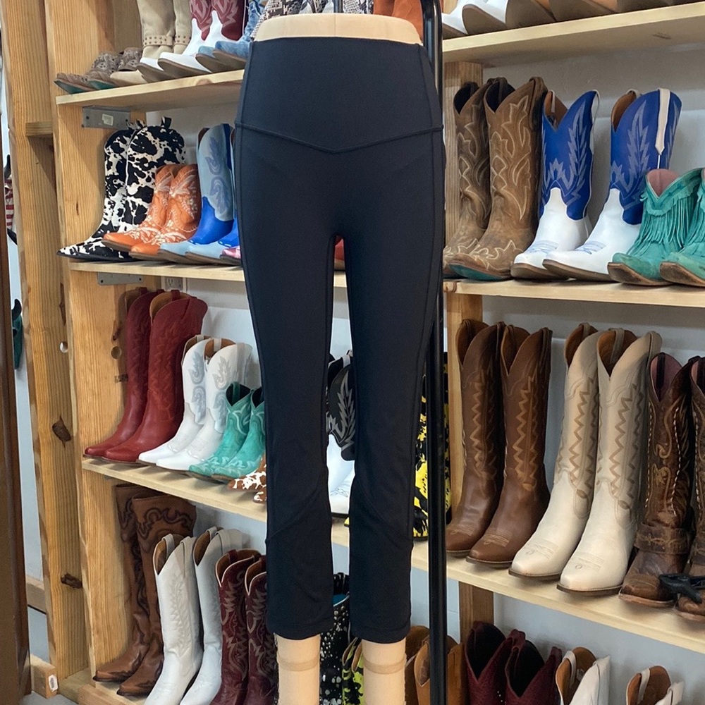 Lululemon Black All The Right Places Leggings Crop
23" size 10 (LBB11)